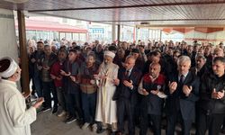 Okul saldırısında ölenler için gıyabi cenaze namazı kılındı!