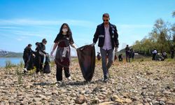 85 torba atık göle karışmadan toplandı