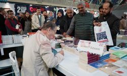 Serdivan Kitap Fuarı’nda ünlü isimlere büyük ilgi
