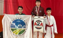 Sakaryalı sporcular kürsüden inmedi!