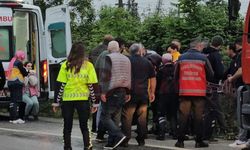 Su kanalına devrilen otomobildeki 2 kişi yaralandı