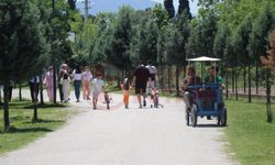 Sakaryalılar bayramın ilk günü parklara akın etti