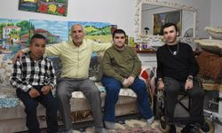 Hayatını 3 engelli oğluna adadı