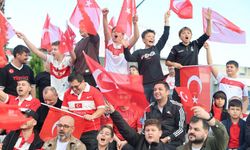 Erenler’de milli maç coşkusu