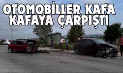Sakarya'da otomobiller kafa kafaya çarpıştı