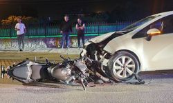 Motosiklet Otomobil ile kafa kafaya çarpıştı