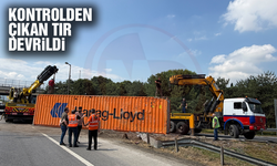 Kontrolden çıkan tır devrildi