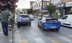 Yaya geçidinde otomobil çarptı!