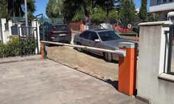Tapu personeliyle tartışan belediye başkanı, kurumun önünü kazdırdı