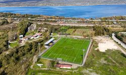 İki futbol sahası FIFA standartlarında yenileniyor