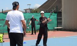 Çocuklar yaz tatilinde kortlarda buluştu