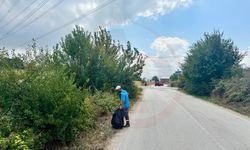 Serdivan’da yol kenarlarında temizlik mesaisi!
