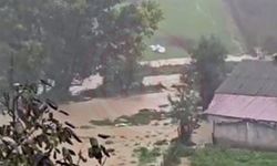 Şiddetli sağanak Kaynarca’da su baskınlarına sebep oldu