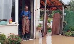Nehir taşınca mahalle Venedik'e döndü!