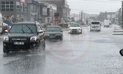 Sağanak yağış trafiği felç etti