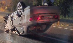 Kontrolden çıkan otomobil takla attı!
