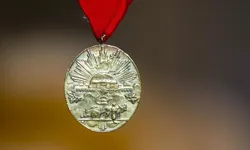 5 şehit ve gazinin mirasçılarına İstiklal Madalyası