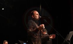 Zeki Müren’in unutulmaz şarkıları AKM’de yankılandı