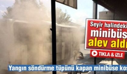 Seyir halindeki minibüs alev aldı