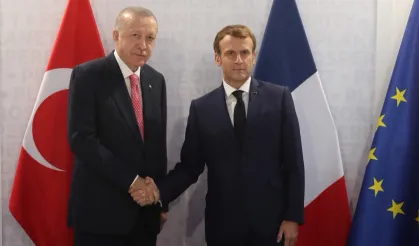 Erdoğan, Macron'la görüştü