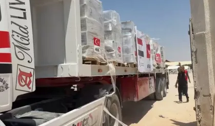 Türkiye'nin bağışları Refah Sınır Kapısı'ndan ulaşıyor