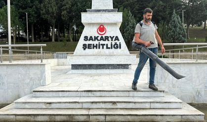 Serdivan Şehitliği'nde kapsamlı yeşil alan bakımı