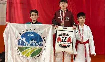 Sakaryalı sporcular kürsüden inmedi!