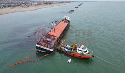 Karaya oturan NINOVA gemisinde temizlik çalışmaları sürüyor