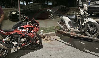 Hafif ticari araçla iki motosiklet çarpıştı! 2 ağır yaralı