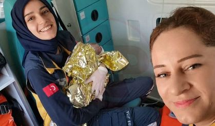 112 Acil Sağlık Ekibi ambulansta doğuma başarıyla müdahale etti