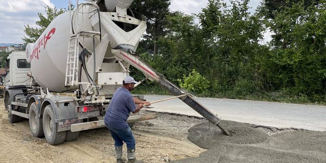 Arifiye’de beton yol çalışmaları sürüyor