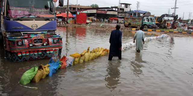 Sel felaketinde can kaybı bin 33’e yükseldi