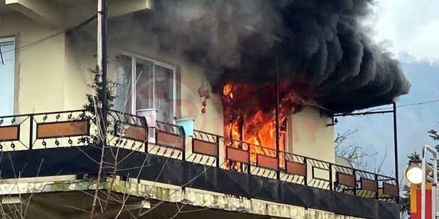 Sahibinin umrede olduğu evde yangın