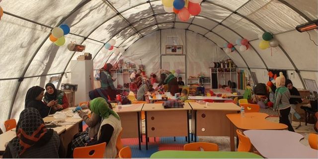 Etkinliklerle depremin acısını unutmaya çalışıyorlar