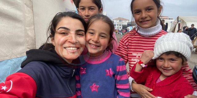 Depremin, kahraman kadın arama kurtarma gönüllüsü