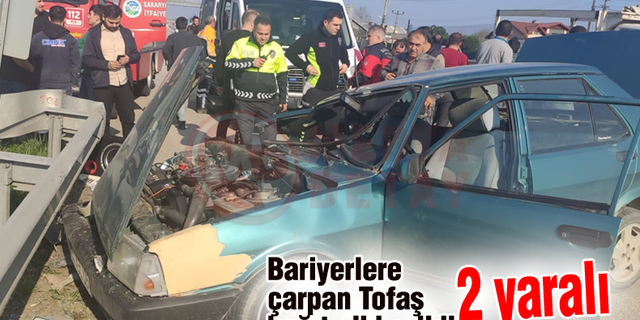 Bariyerlere çarpan Tofaş kağıt gibi ezildi! 2 yaralı