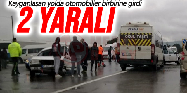 Kayganlaşan yolda otomobiller birbirine girdi!