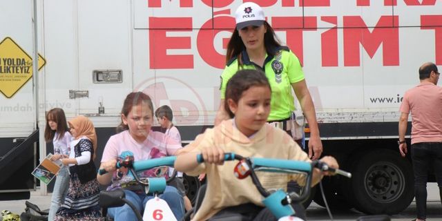 EGM’nin Mobil Trafik Eğitim Tırı Sakarya’da