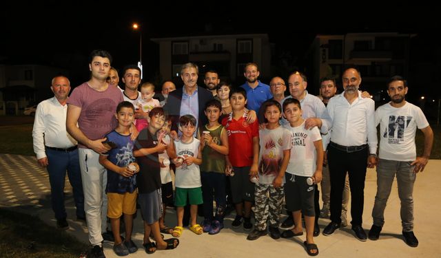 Başkan Alemdar vatandaşlara dondurma dağıttı