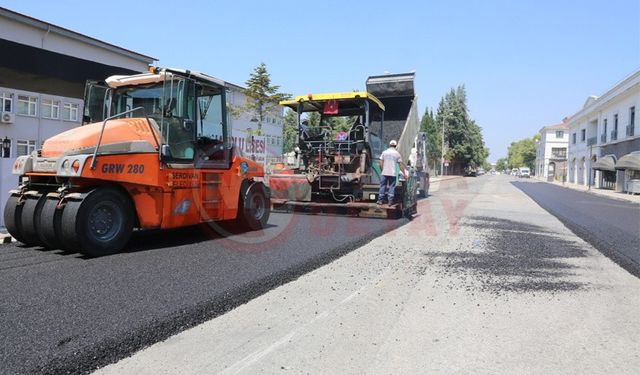 Serdivan’da asfaltlama son hız sürüyor