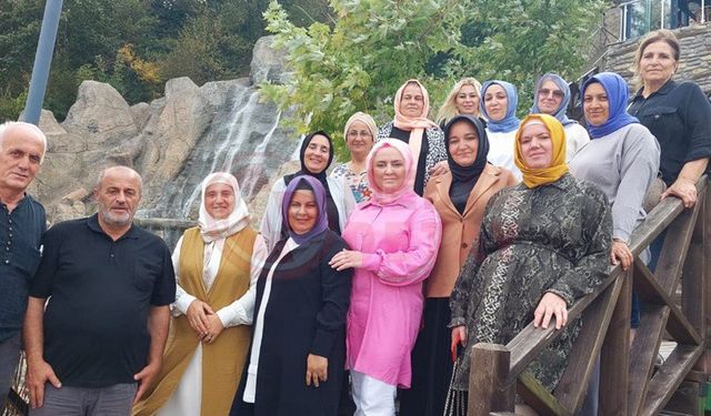 AK kadınlar Serdivan'da hizmetleri gezdi