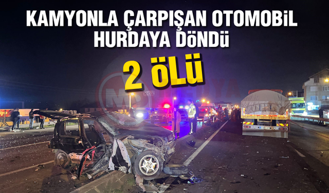 Kamyonla çarpışan otomobil hurdaya döndü! 2 ölü