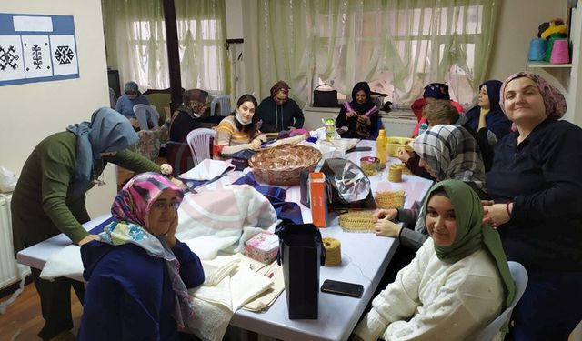 Sapanca Belediyesi’nin kurslarına hanımlardan yoğun ilgi