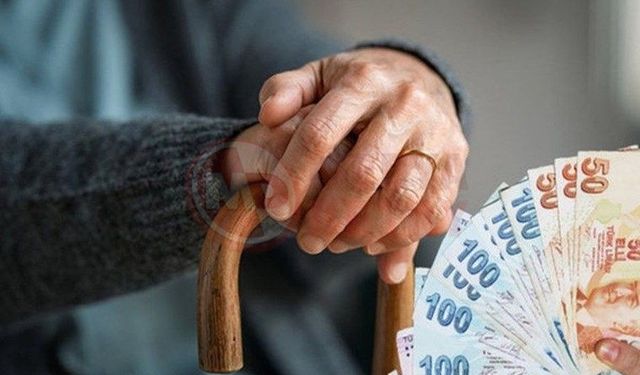 Emeklilerin fark ödemeleri hesaplara yatmaya başladı