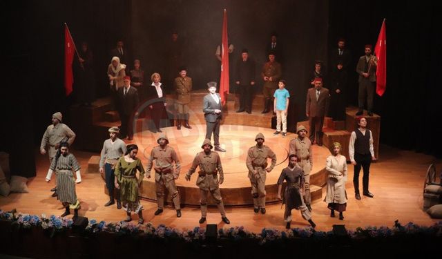 "Cumhuriyete Doğru" Tiyatro Oyununda 110 Kişilik Dev Kadro