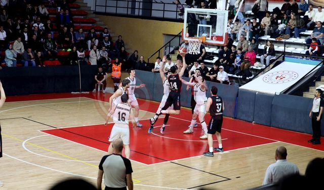 Büyükşehir basketbol serinin son karşılaşmasına çıkıyor