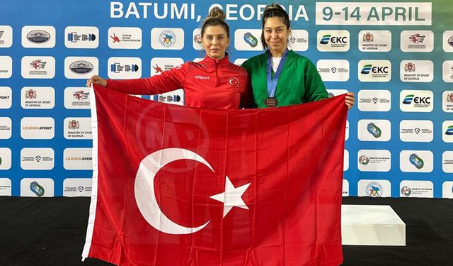 Ece Zurnacı Gürcistan’da Türk Bayrağı’nı dalgalandırdı