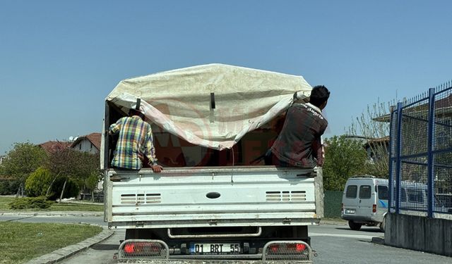 Kamyonet kasasında çocukların tehlikeli yolculuğu!