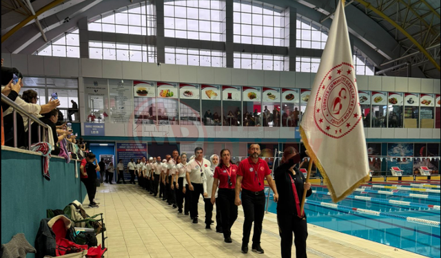 Cumhuriyet Coşkusu havuzda yaşandı