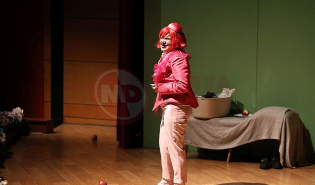 Ekim takvimi “Mükemmel Partner” tiyatrosu ile son buldu